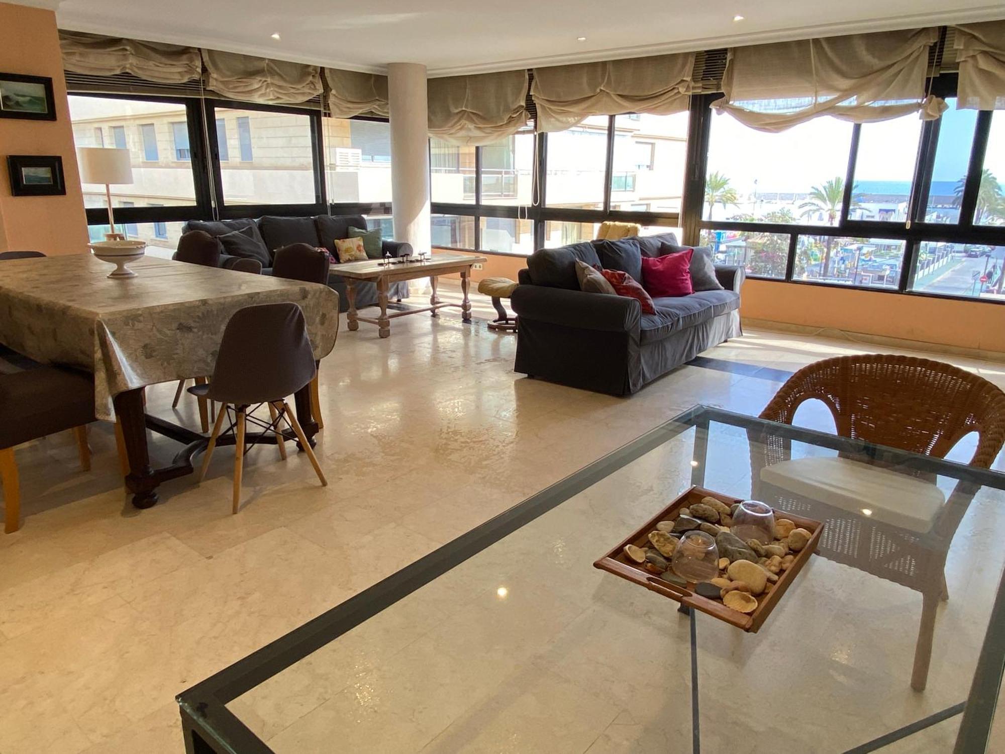 Appartement 4 Bedroom Close By In *