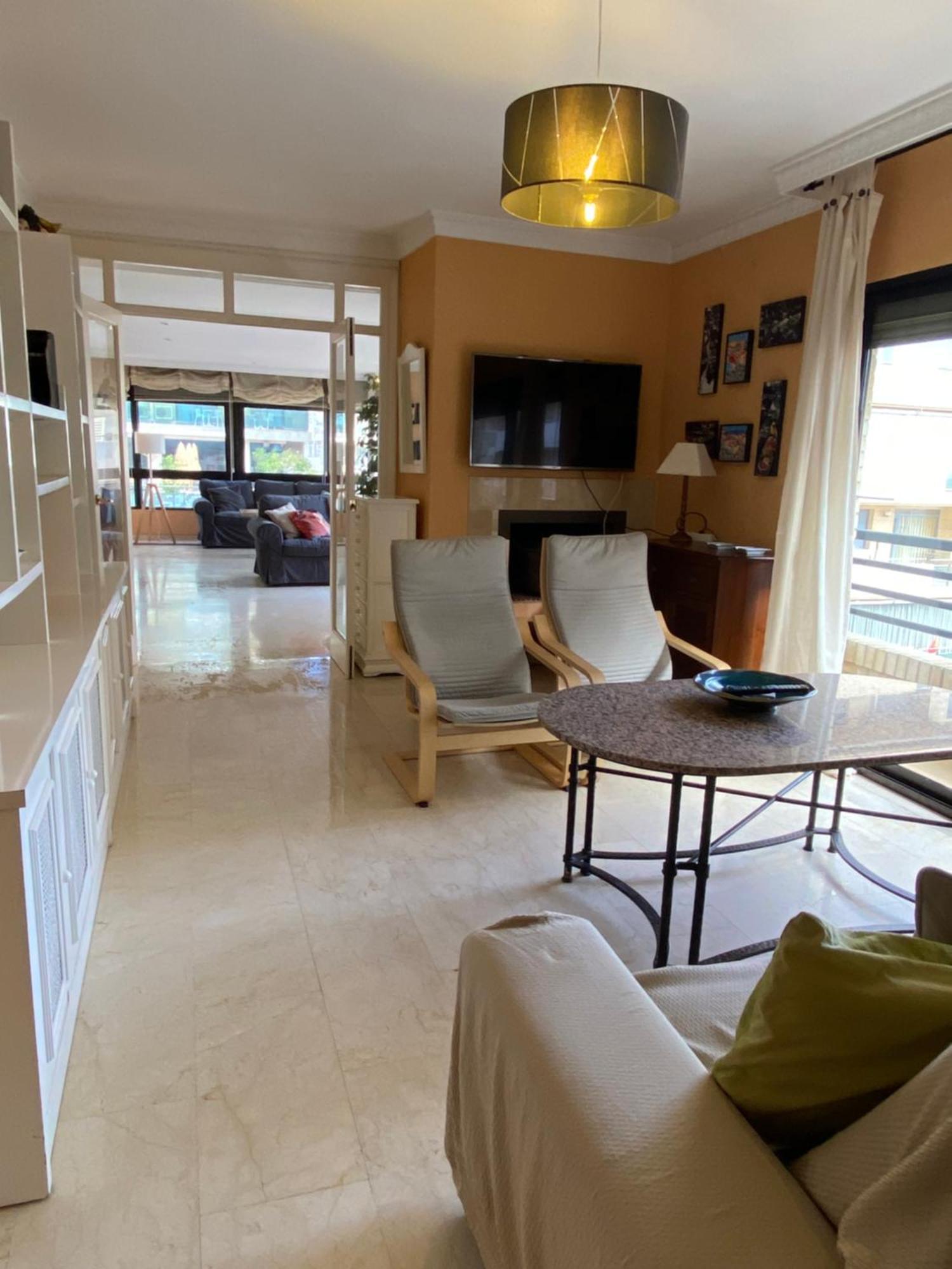 4 Bedroom Close By In Appartement