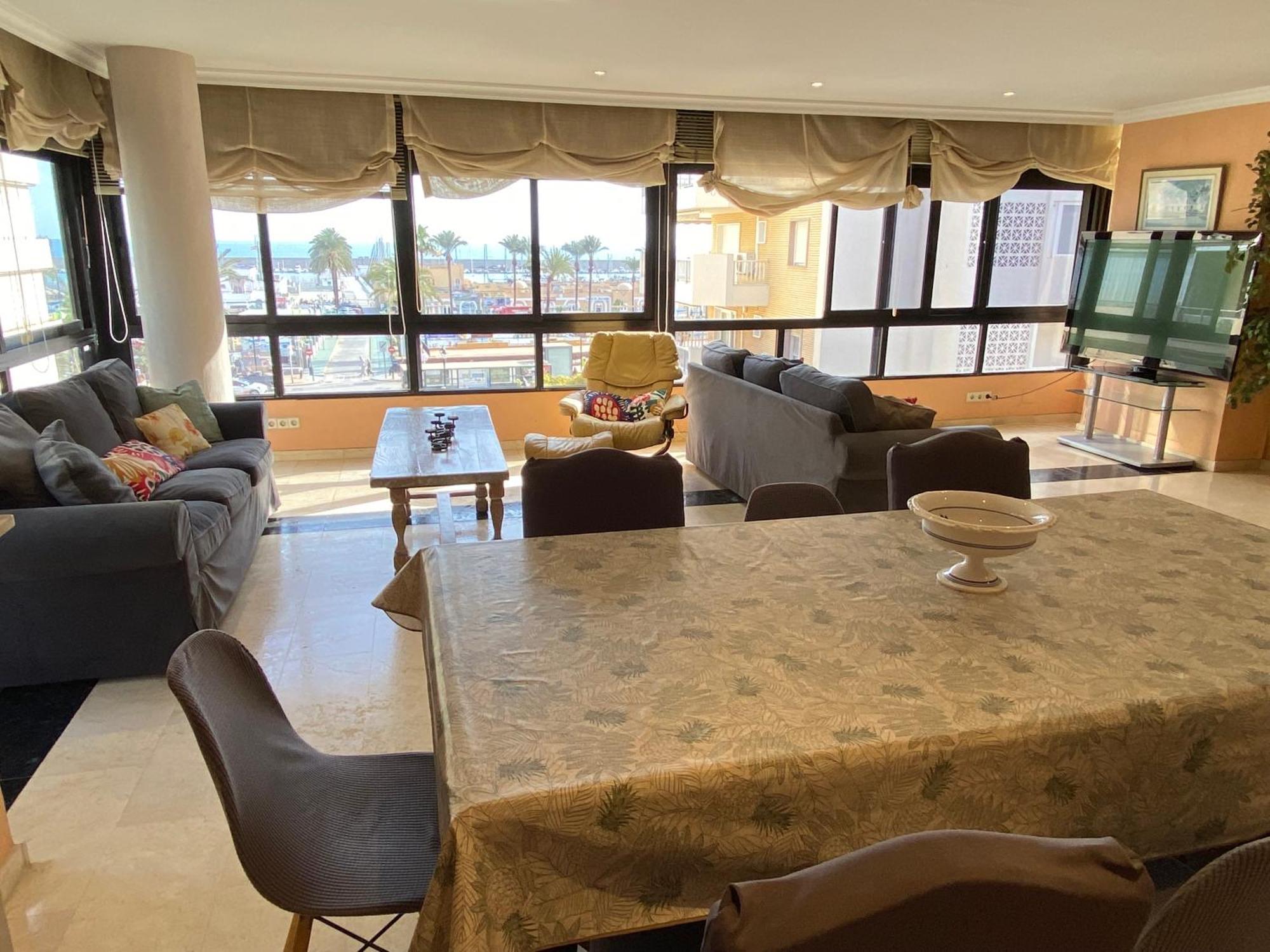 Apartament 4 Bedroom Close By In