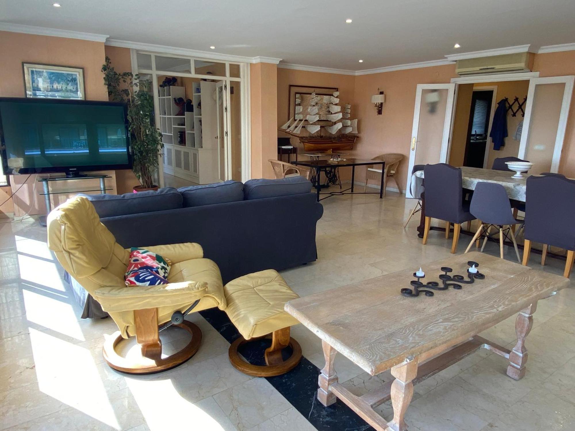 Apartament 4 Bedroom Close By In Fuengirola