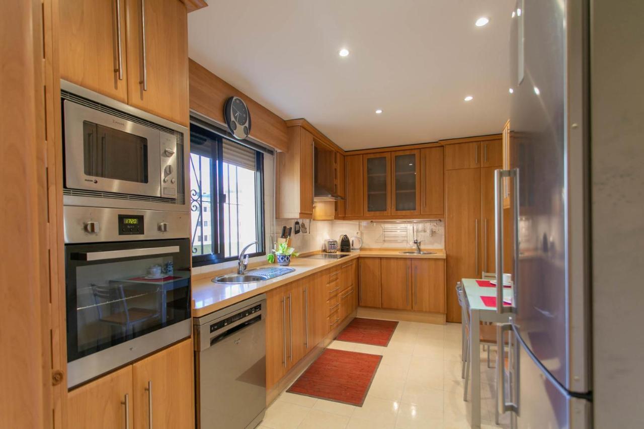 4 Bedroom Close By In *